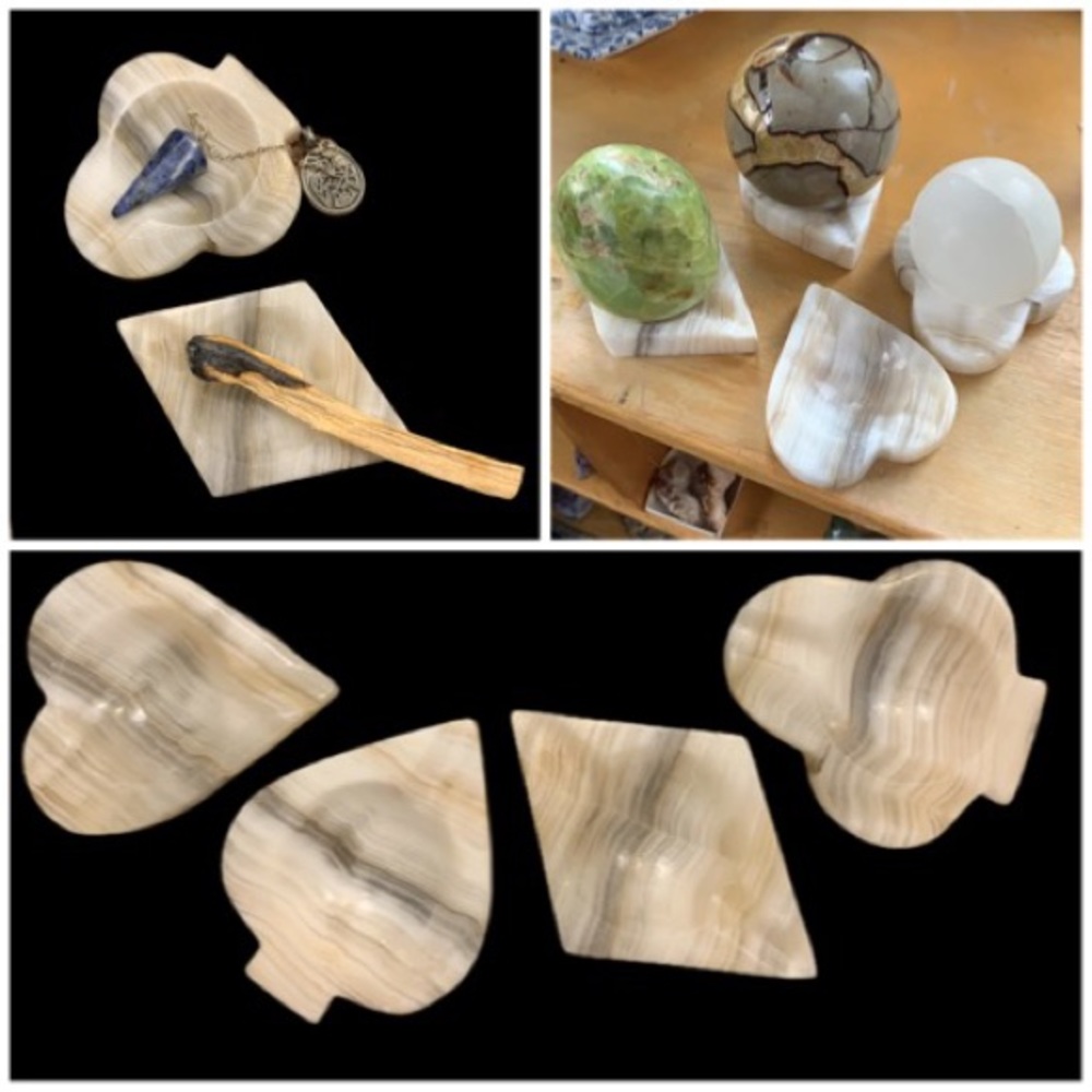 SALE!! White onyx suit ashtrays vintage final drop